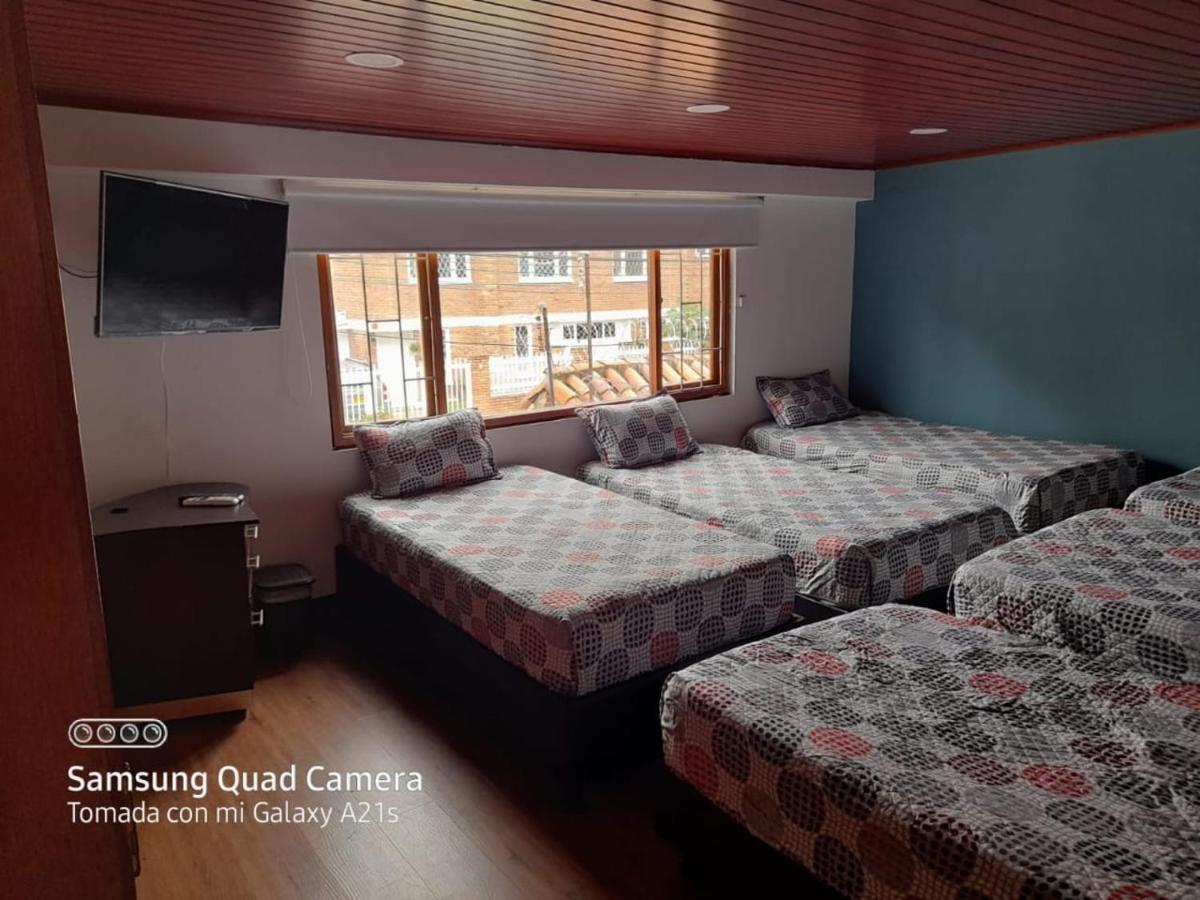 בוגוטה Acogedor Hostal Usaquen La Parada Del Tren מראה חיצוני תמונה